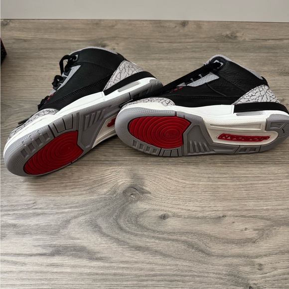 Boys Air Jordan 3 Retro "Black
Cement" - Picture 5 of 9